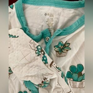 Kyte BABY 12-18 mo snap on footsie